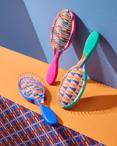 Estate in libertà: la guida Wet Brush per capelli sani, districati e felici ad agosto